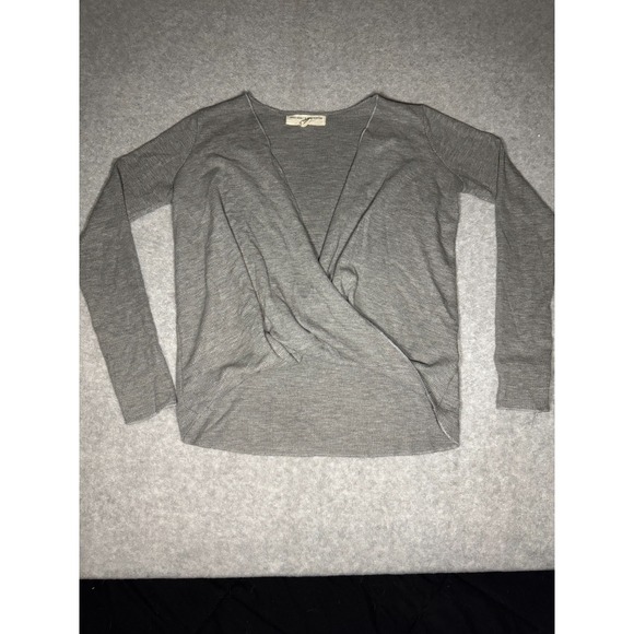 Urban Outfitters Sweaters - Urban Outfitters XS Gray Knitted Crop Top
